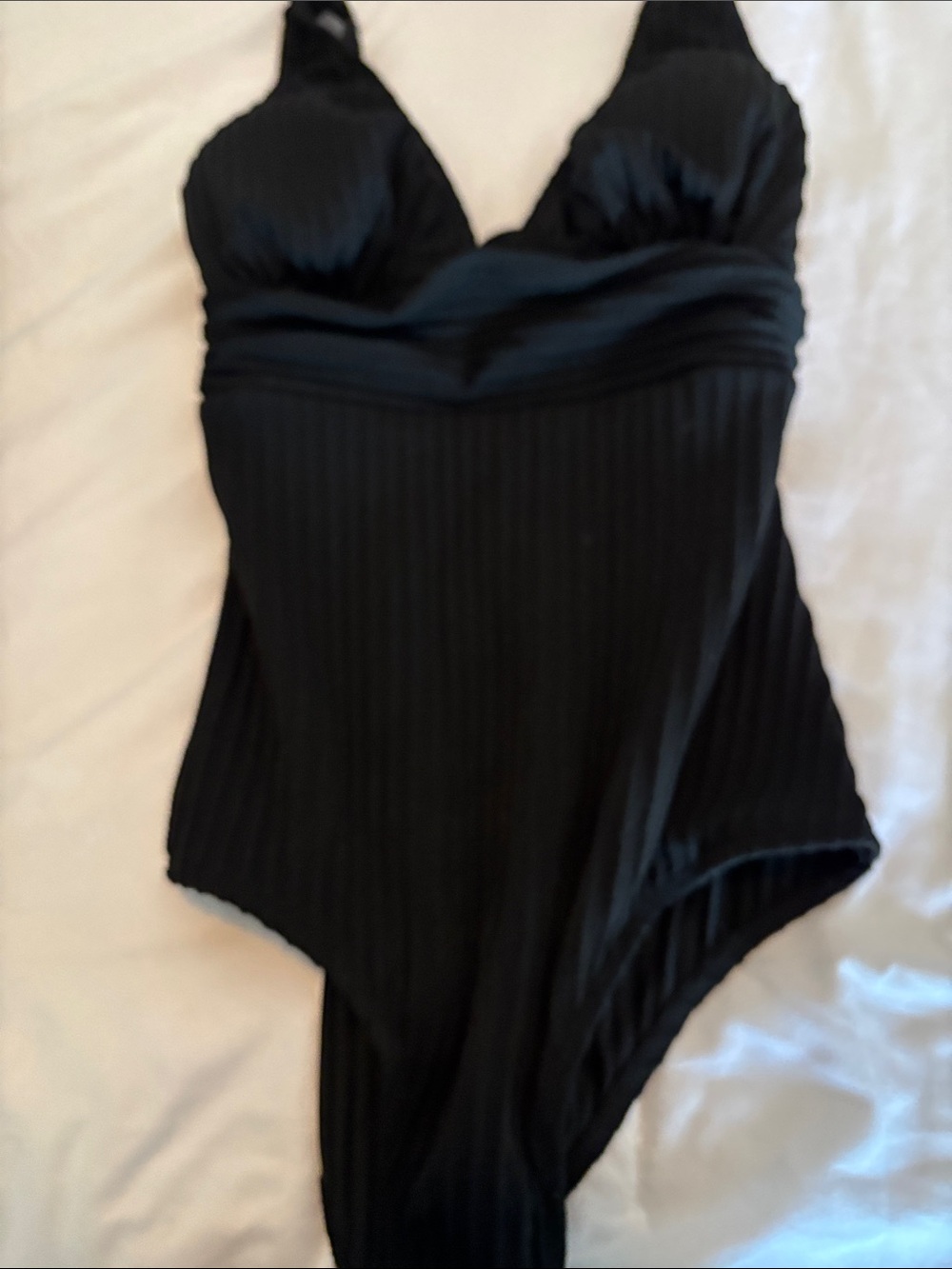 NWT Cupshe Black Ribbed One-Piece Swimsuit with V-Neck and twisted back